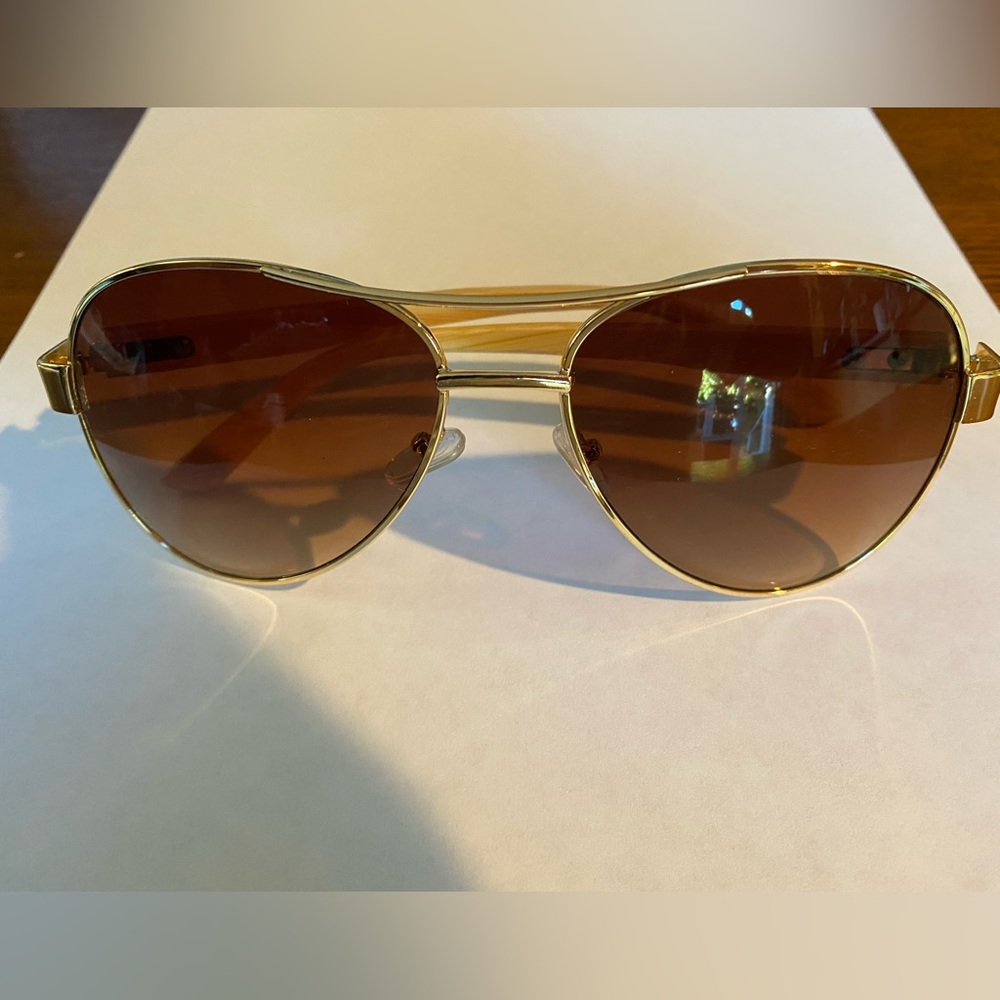 NWOT. Men’s aviator style sunglasses.